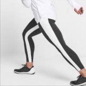 Athleta Yin 7/8 Tight in Powervita Black White S